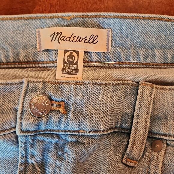 Madewell Perfect High Rise Midi Jean Shorts, Size 32, Light Blue Denim Raw Hem - Picture 8 of 10